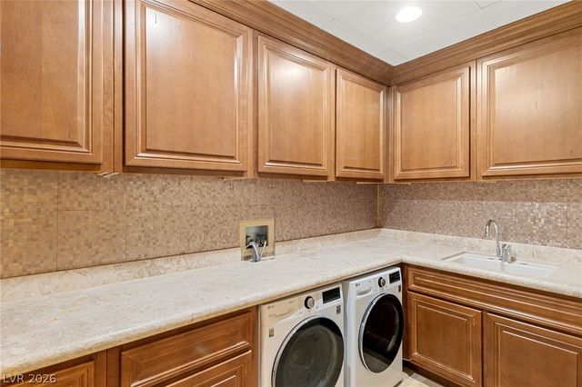 9101 Alta Drive 16, Las Vegas, NV 89145