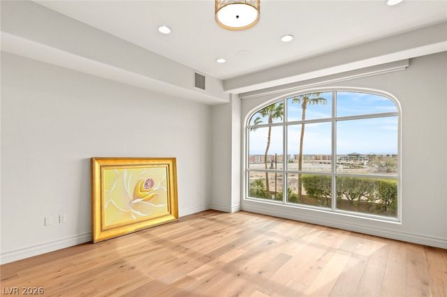 9101 Alta Drive 16, Las Vegas, NV 89145