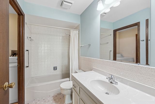 9500 N Washington Street 505, Niles, IL 60714