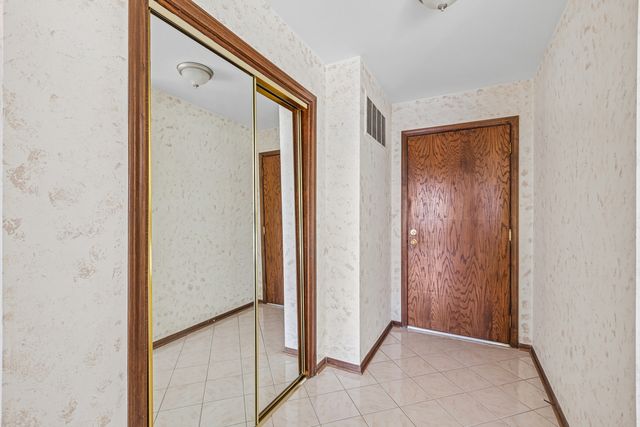 9500 N Washington Street 505, Niles, IL 60714