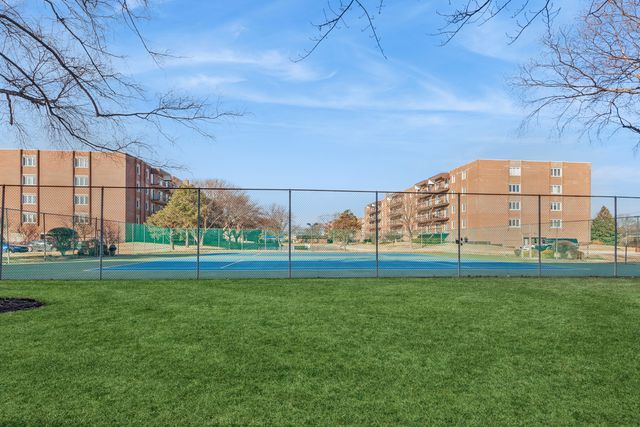 9500 N Washington Street 505, Niles, IL 60714