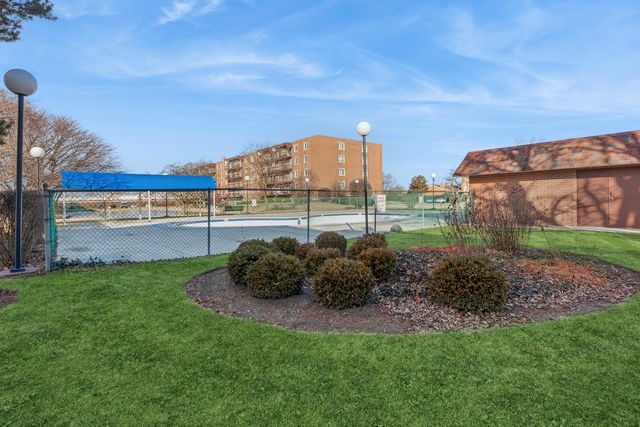 9500 N Washington Street 505, Niles, IL 60714