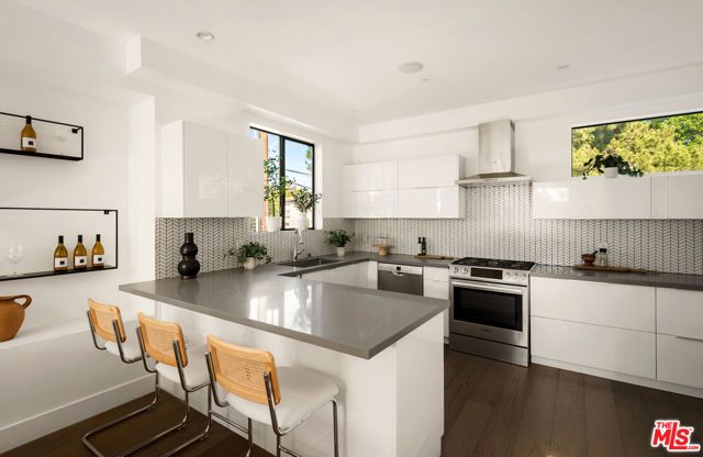 6075 Hargis Street, Los Angeles, CA 90034