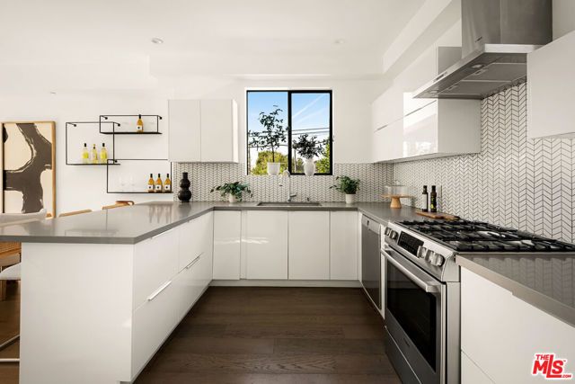 6075 Hargis Street, Los Angeles, CA 90034