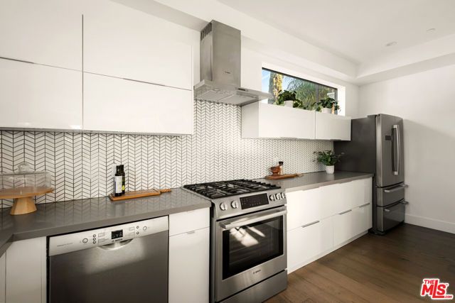6075 Hargis Street, Los Angeles, CA 90034