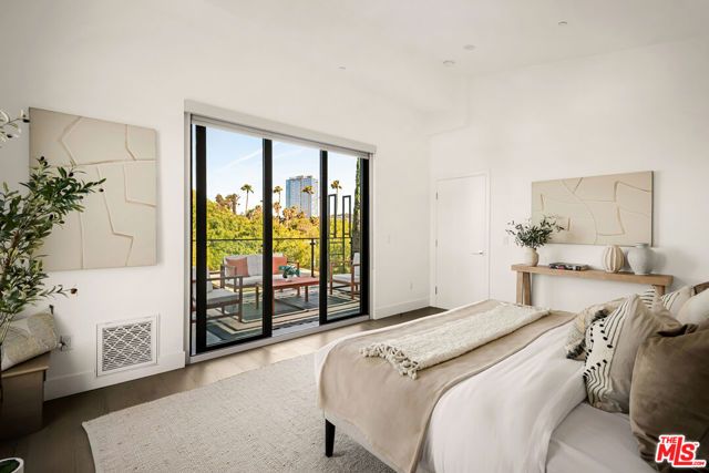 6075 Hargis Street, Los Angeles, CA 90034
