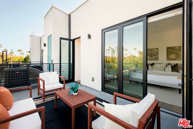 6075 Hargis Street, Los Angeles, CA 90034