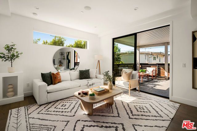 6075 Hargis Street, Los Angeles, CA 90034