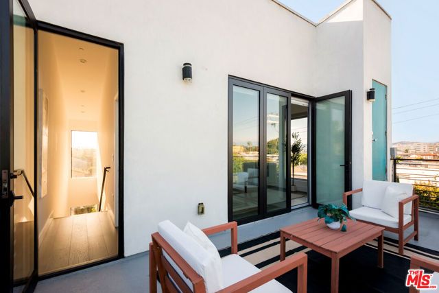 6075 Hargis Street, Los Angeles, CA 90034