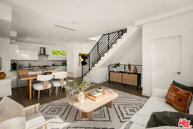 6075 Hargis Street, Los Angeles, CA 90034