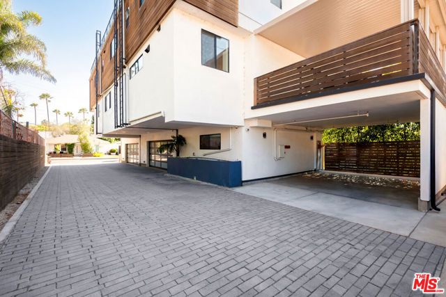 6075 Hargis Street, Los Angeles, CA 90034