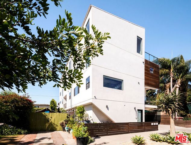 6075 Hargis Street, Los Angeles, CA 90034
