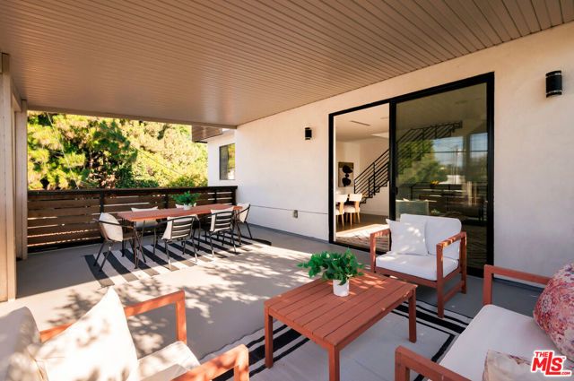 6075 Hargis Street, Los Angeles, CA 90034