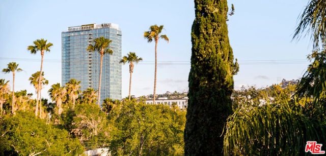 6075 Hargis Street, Los Angeles, CA 90034