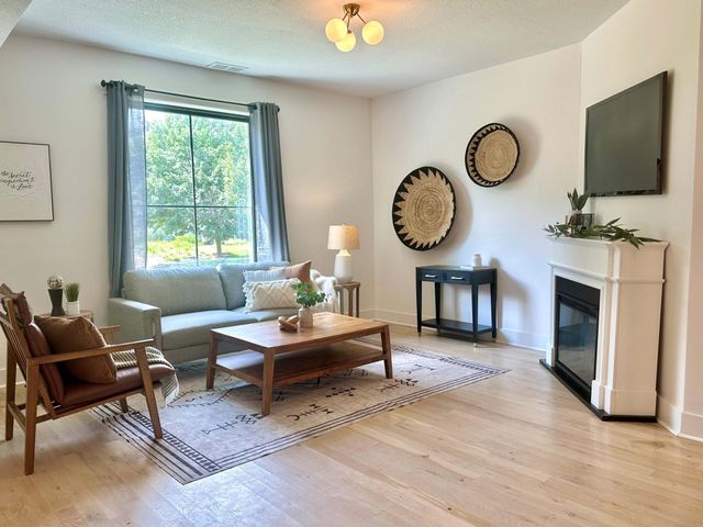 1301 Hewitt Avenue, Saint Paul, MN 55104