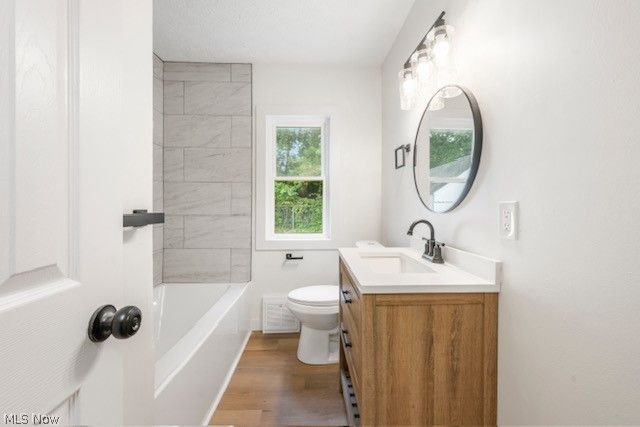 1146 Packard Drive, Akron, OH 44320