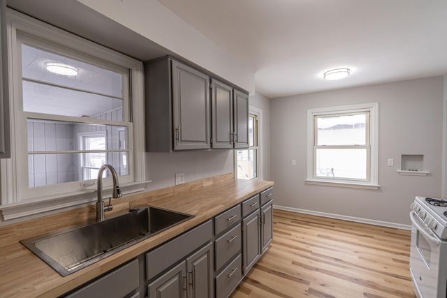 1060 Green Street, Muskegon, MI 49442