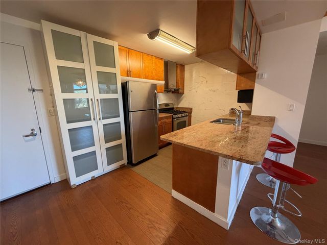 40-28 College Point Boulevard 912, Flushing, NY 11354