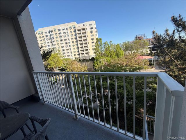 40-28 College Point Boulevard 912, Flushing, NY 11354