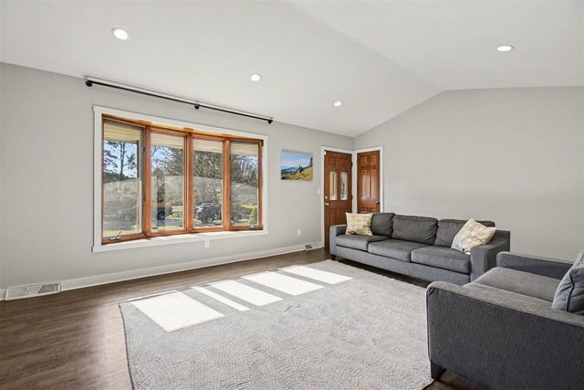 6593 Crownpointe Drive, Byron Center, MI 49315