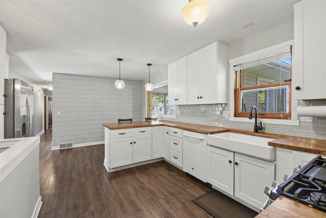6593 Crownpointe Drive, Byron Center, MI 49315