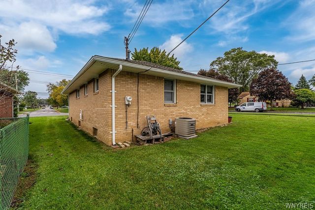 753 East And West Road, West Seneca, NY 14224