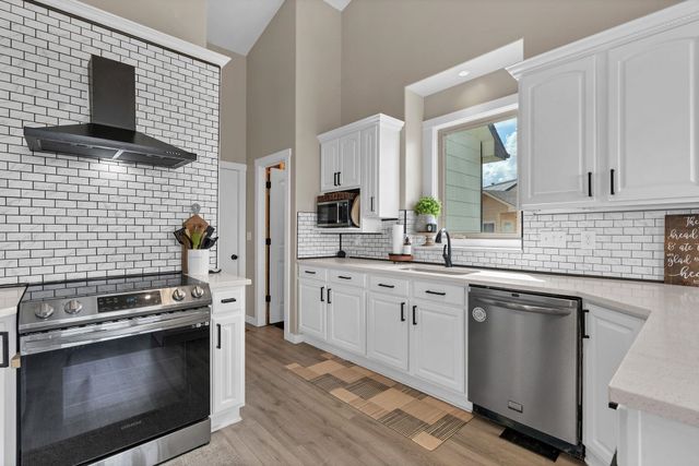 1459 S Shiloh Ct, Wichita, KS 67207