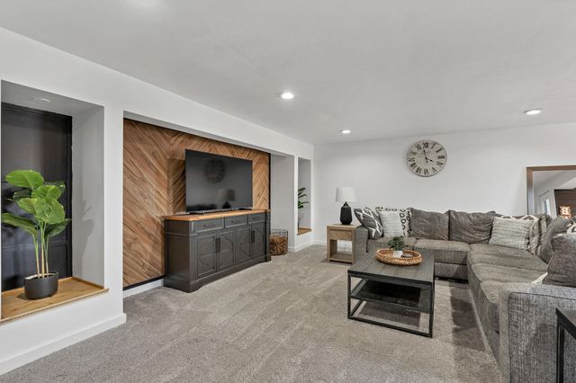 1459 S Shiloh Ct, Wichita, KS 67207