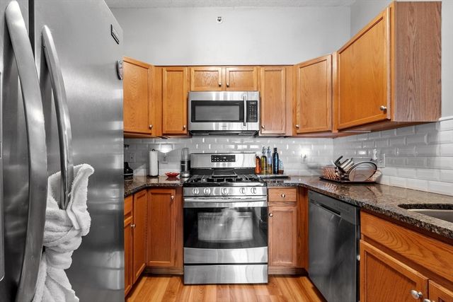 21 Hampshire Road 408, Methuen, MA 01844
