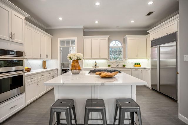 63 N Windsail Place, The Woodlands, TX 77381