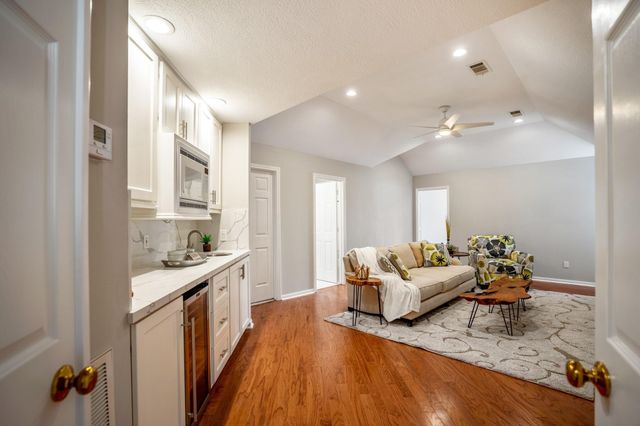 63 N Windsail Place, The Woodlands, TX 77381