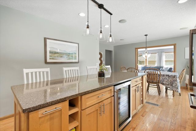2209 Midlothian Road, Roseville, MN 55113