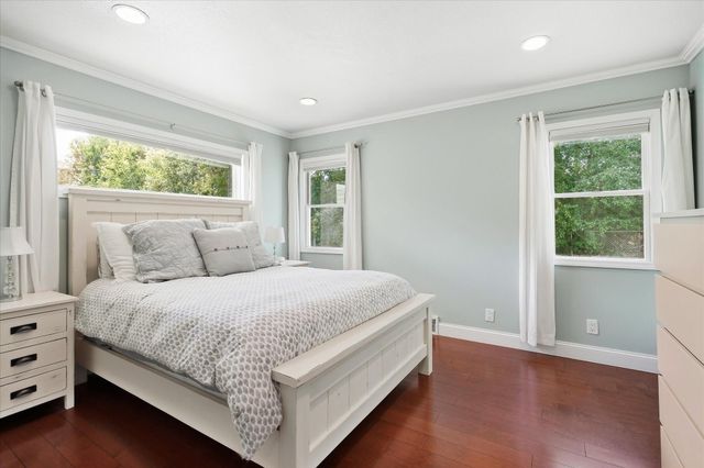 2209 Midlothian Road, Roseville, MN 55113