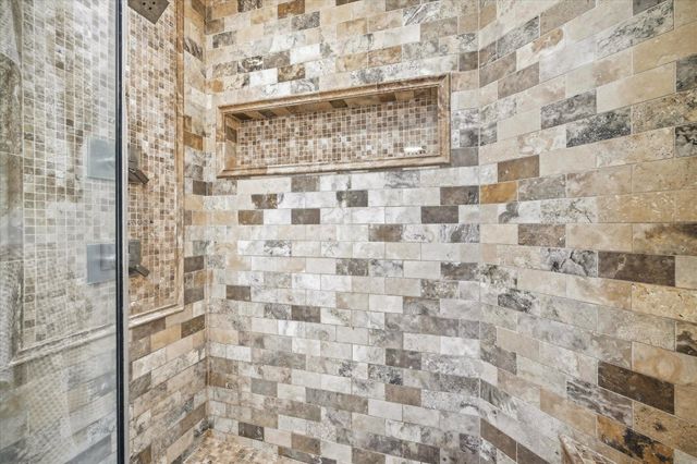 2209 Midlothian Road, Roseville, MN 55113