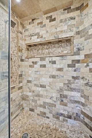 2209 Midlothian Road, Roseville, MN 55113
