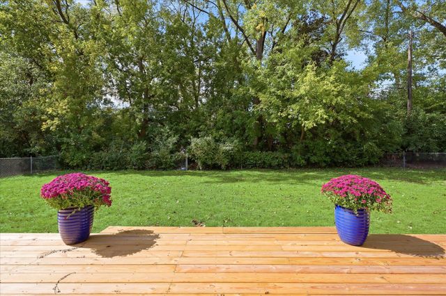 2209 Midlothian Road, Roseville, MN 55113
