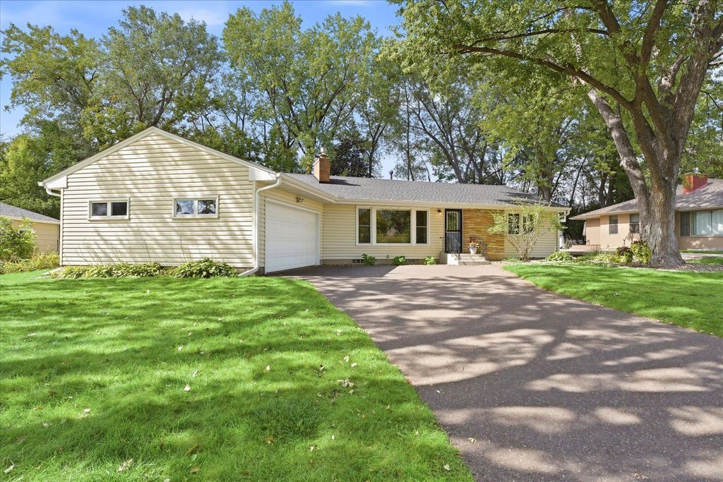 2209 Midlothian Road, Roseville, MN 55113 — photo 2