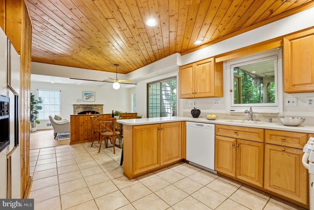 7705 IVYMOUNT TER, Rockville, MD 20854