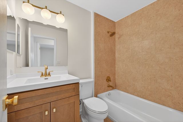 2301 Providence Court E, Naperville, IL 60565