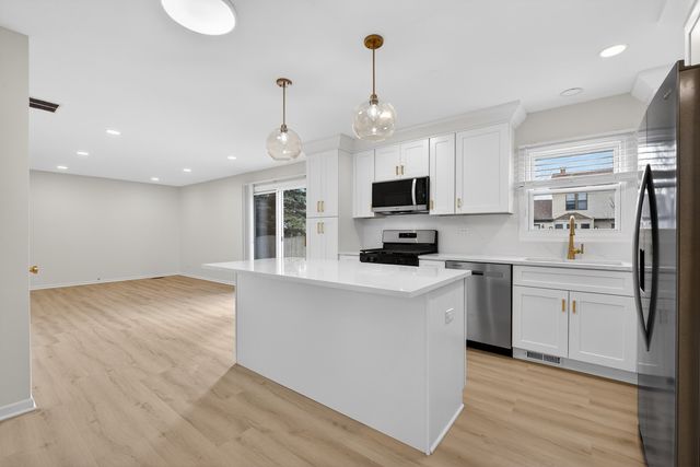 2301 Providence Court E, Naperville, IL 60565