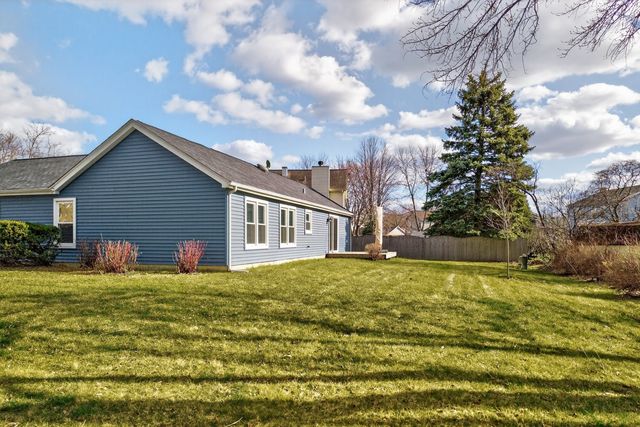 2301 Providence Court E, Naperville, IL 60565