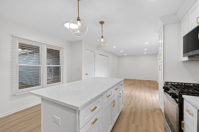 2301 Providence Court E, Naperville, IL 60565