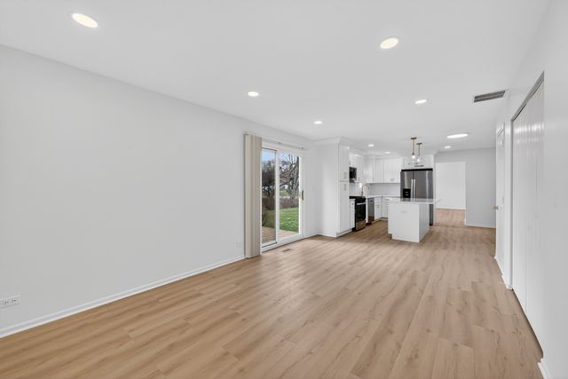 2301 Providence Court E, Naperville, IL 60565