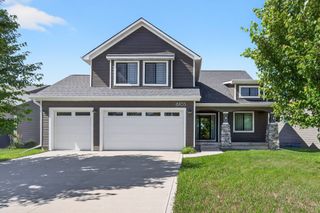 8705 Coachlight Drive, West Des Moines, IA 50266