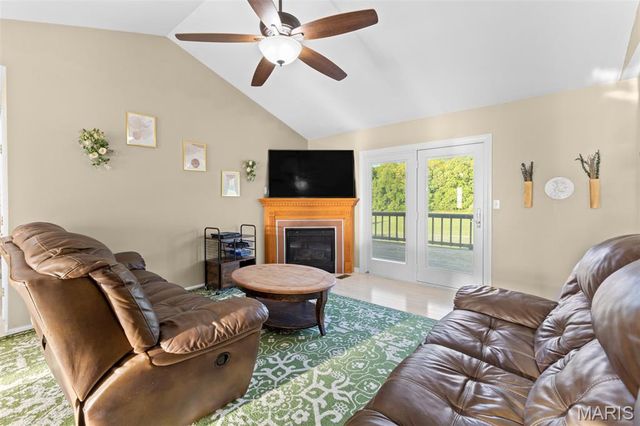 1036 Ridgewood Farms Road, Farmington, MO 63640