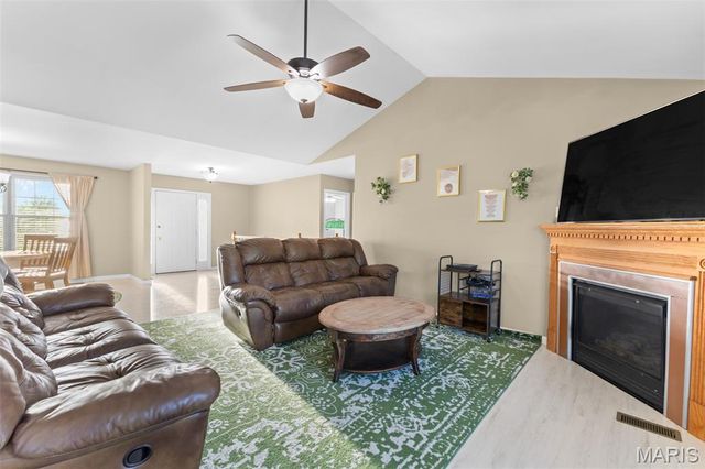 1036 Ridgewood Farms Road, Farmington, MO 63640