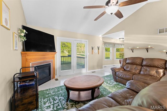 1036 Ridgewood Farms Road, Farmington, MO 63640