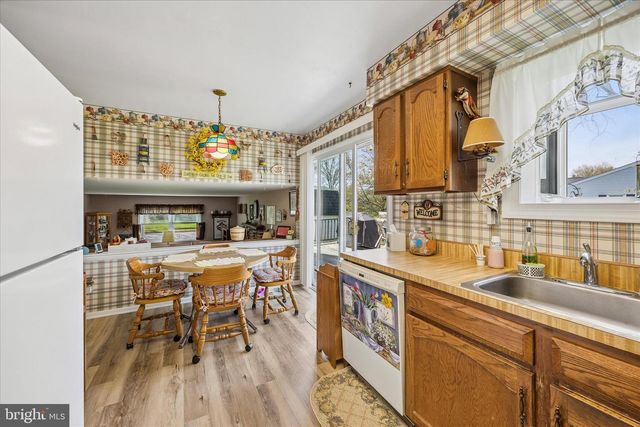 3 WILLOW CT, Newtown, PA 18940