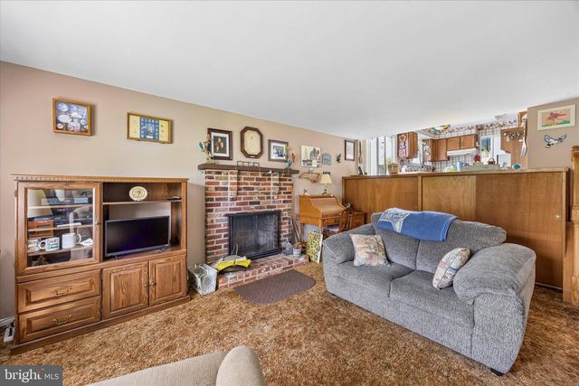 3 WILLOW CT, Newtown, PA 18940