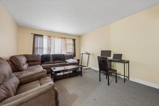 2626 W Balmoral Avenue 201, Chicago, IL 60625